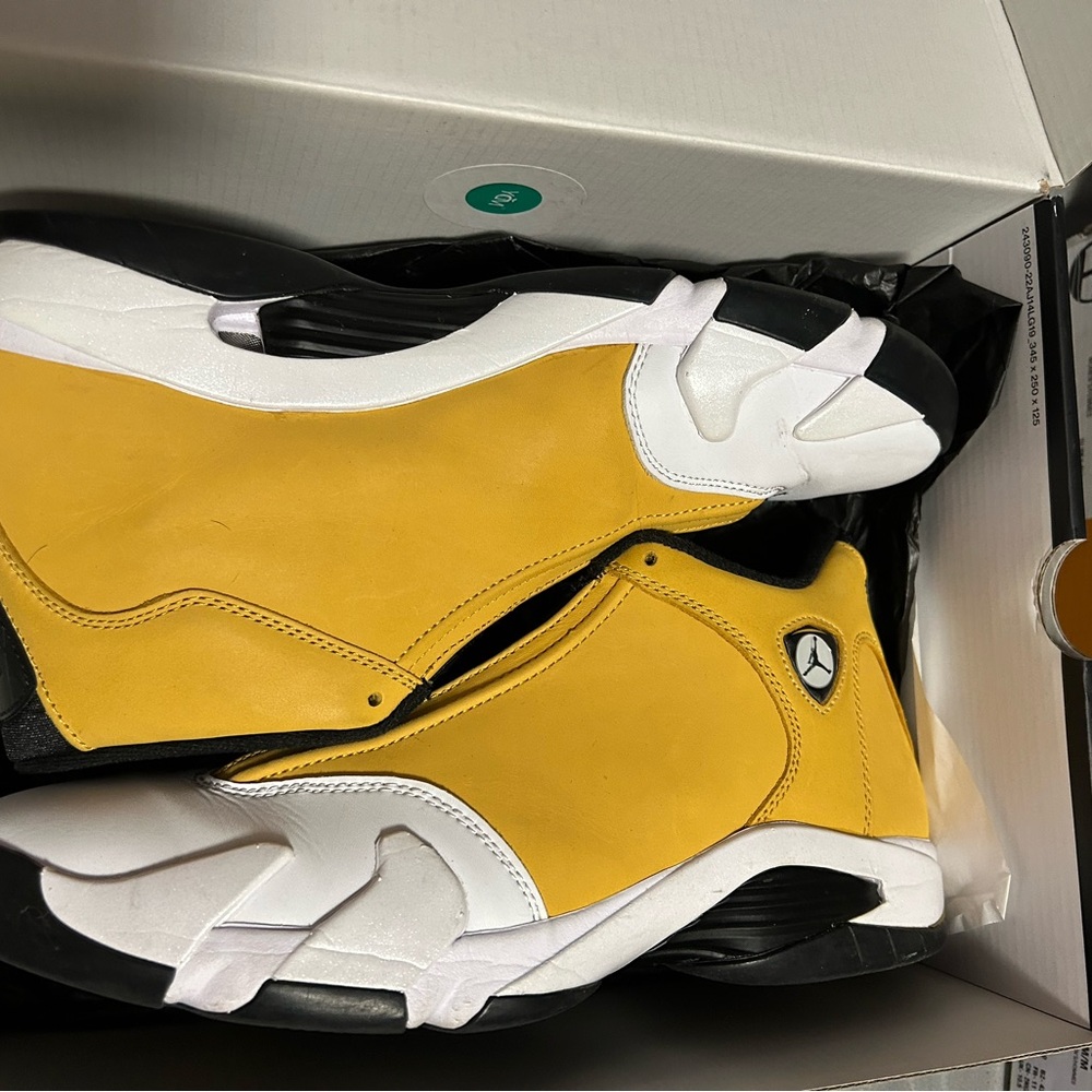 Jordan Sneakers Yellow and White